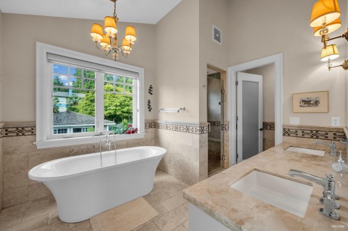 1287 Gordon Avenue, West Vancouver, BC 