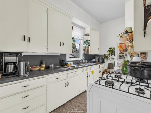 354 15Th Avenue W, Vancouver, BC 