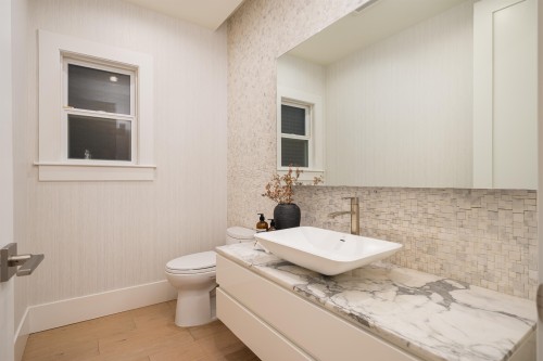 4068 15Th Avenue W, Vancouver, BC 