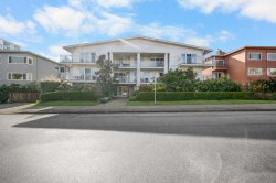 202-1066 13th Avenue W Vancouver, BC V6H 1N2