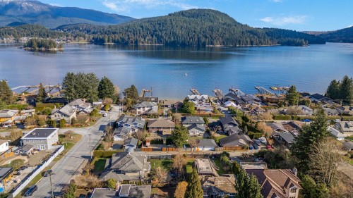 450 Beachview Drive, North Vancouver, BC 