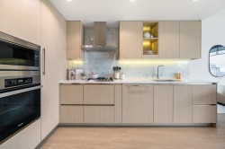 1909-89 Nelson Street  Vancouver, BC V6Z 0E7