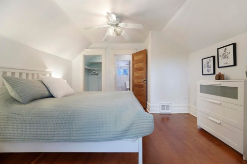 1923 1St Avenue E, Vancouver, BC 