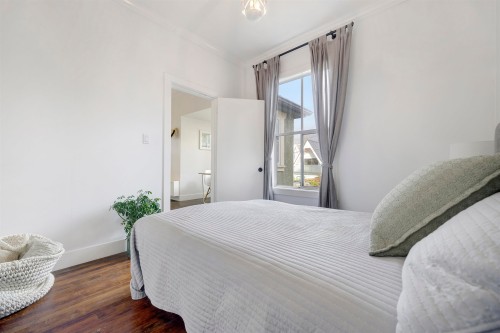 1923 1St Avenue E, Vancouver, BC 