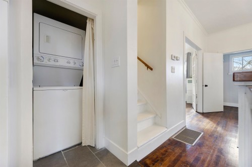 1923 1St Avenue E, Vancouver, BC 