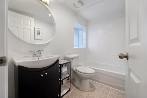 1923 1St Avenue E, Vancouver, BC 