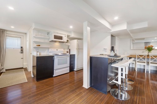 1923 1St Avenue E, Vancouver, BC 