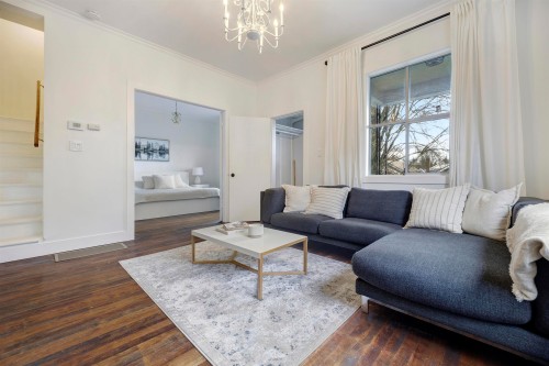 1923 1St Avenue E, Vancouver, BC 