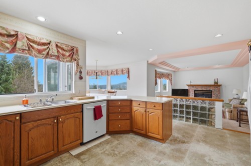 8 Greystone Place, Port Moody, BC 