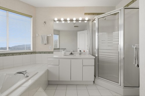 8 Greystone Place, Port Moody, BC 