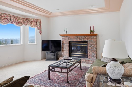 8 Greystone Place, Port Moody, BC 