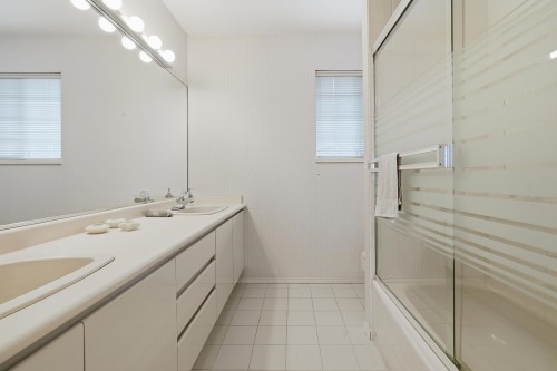 8 Greystone Place, Port Moody, BC 