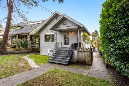 1408 Edinburgh Street  New Westminster, BC V3M 2W4