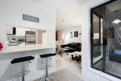 118-1363 Clyde Avenue  West Vancouver, BC V7T 2W9