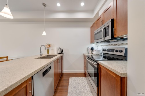 110-5655 Inman Avenue, Burnaby, BC 