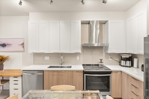 317-611 Regan Avenue  Coquitlam, BC V3J 0E5