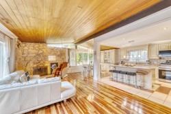 990 Kinsac Street  Coquitlam, BC V3J 4V1