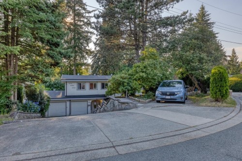 990 Kinsac Street, Coquitlam, BC 