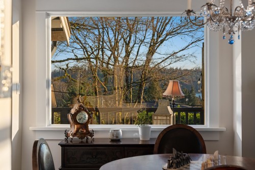 1073 Clyde Avenue, West Vancouver, BC 