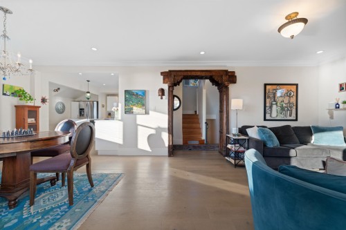 1073 Clyde Avenue, West Vancouver, BC 