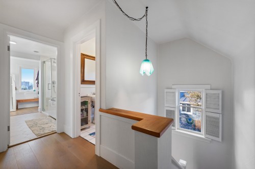 1073 Clyde Avenue, West Vancouver, BC 