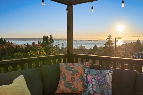 1073 Clyde Avenue, West Vancouver, BC 