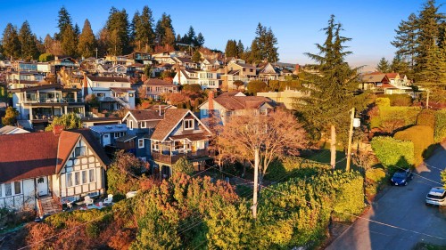 1073 Clyde Avenue, West Vancouver, BC 
