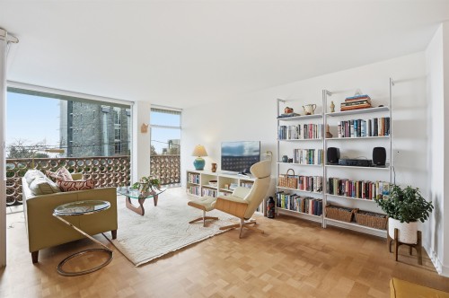 102-2135 Argyle Avenue, West Vancouver, BC 