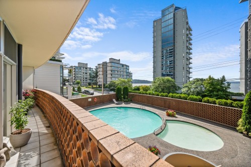 102-2135 Argyle Avenue, West Vancouver, BC 