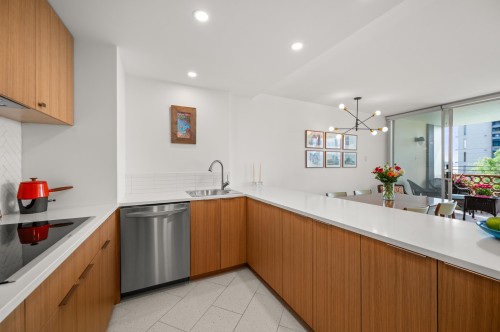 102-2135 Argyle Avenue, West Vancouver, BC 