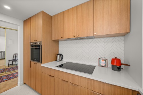 102-2135 Argyle Avenue, West Vancouver, BC 