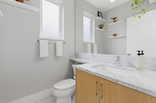 255 6Th Street E, North Vancouver, BC 