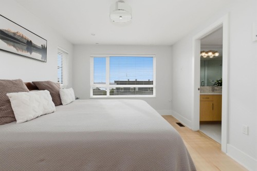 255 6Th Street E, North Vancouver, BC 