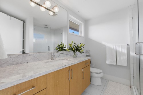 255 6Th Street E, North Vancouver, BC 