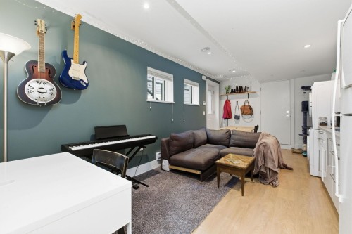 255 6Th Street E, North Vancouver, BC 