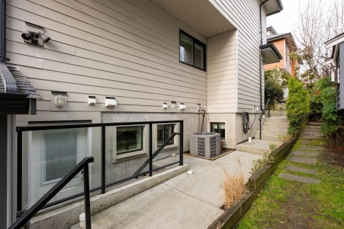 255 6Th Street E, North Vancouver, BC 