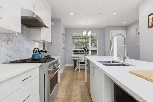 255 6Th Street E, North Vancouver, BC 