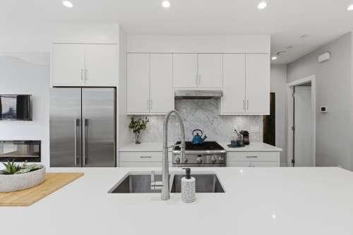 255 6Th Street E, North Vancouver, BC 