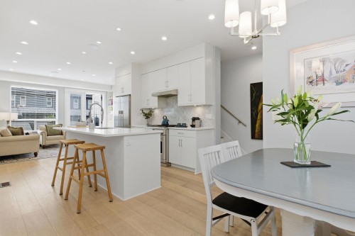 255 6Th Street E, North Vancouver, BC 