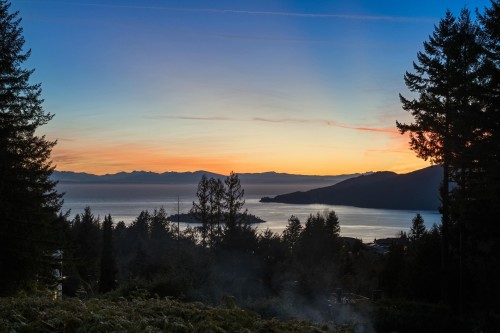 4721 Woodside Place  West Vancouver, BC V7S 2X5