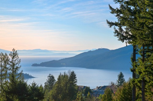 4721 Woodside Place, West Vancouver, BC 