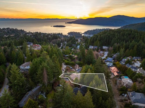 4721 Woodside Place, West Vancouver, BC 