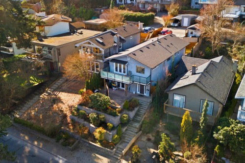 1911 Deep Cove Road  North Vancouver, BC V7G 1S7