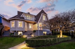 402 Brand Street  North Vancouver, BC V7N 1E9