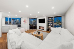 1704-1245 Quayside Drive  New Westminster, BC V3M 6J6