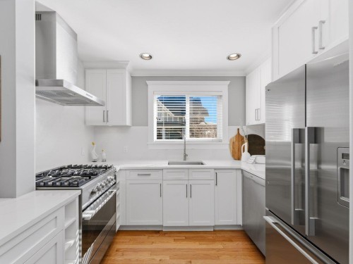 280 5Th Street E, North Vancouver, BC 