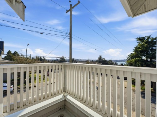 280 5Th Street E, North Vancouver, BC 