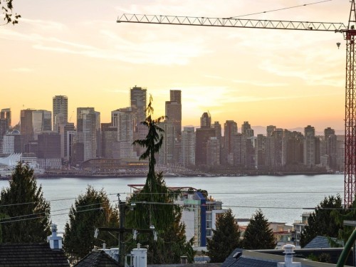 280 5Th Street E, North Vancouver, BC 