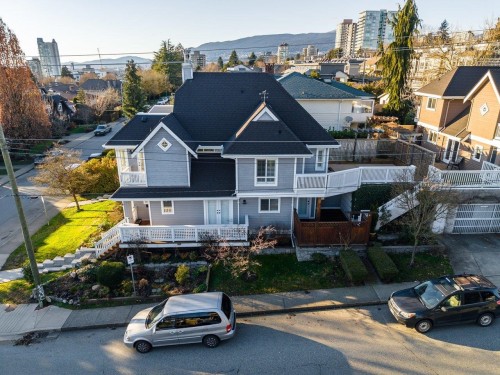 280 5Th Street E, North Vancouver, BC 