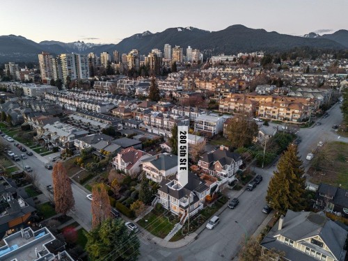 280 5Th Street E, North Vancouver, BC 